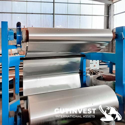 Máquina para fabricar laminas y chapas para escudo térmico