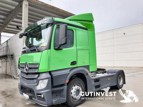 Truck - tractor unit