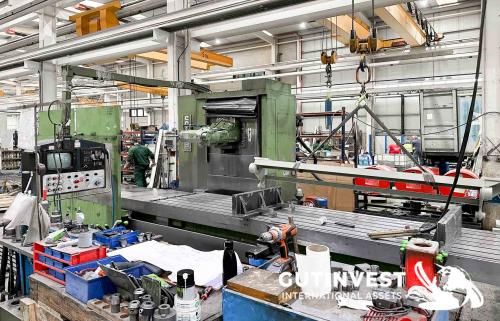 Fixed bed CNC milling machine