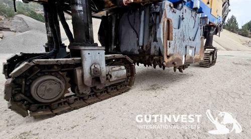 Asphalt milling machine