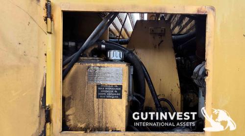 Asphalt milling machine
