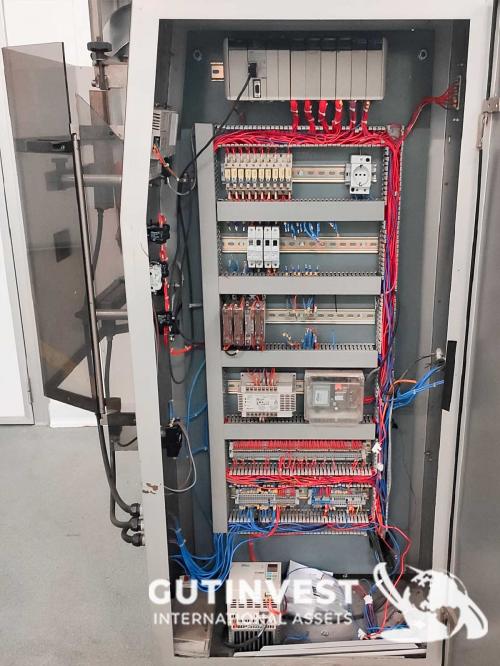 Vertical flow-pack packaging machine