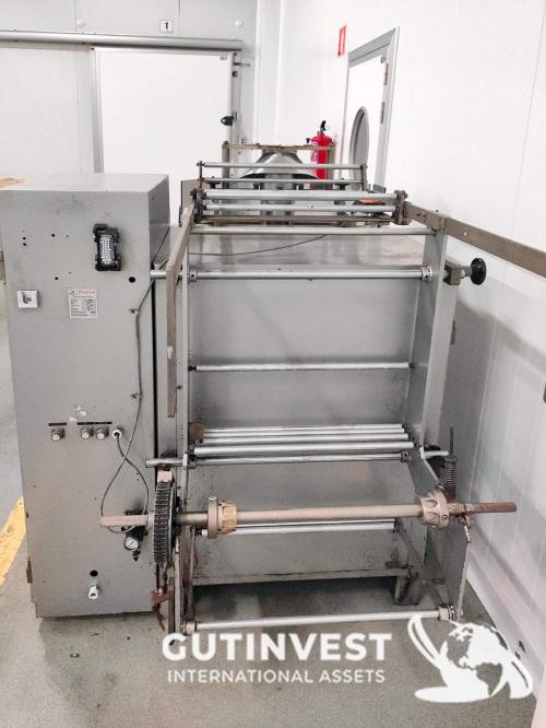 Vertical flow-pack packaging machine