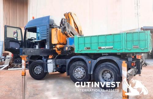 Truck with crane