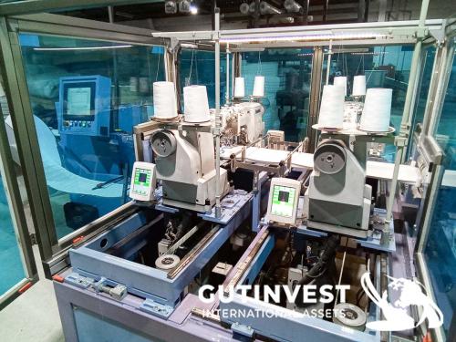 Embroidery machine with 4 sewing heads