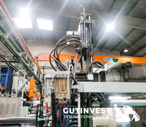 Plastic Injection molding machine - 400Tn