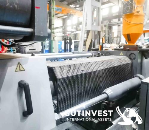 Plastic Injection molding machine - 400Tn