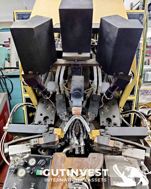 Máquina para fijar punta y laterales de calzado