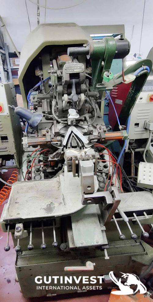 Máquina para centrado y montaje de puntas calzado