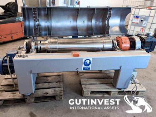 Decanter centrifuge for food industry