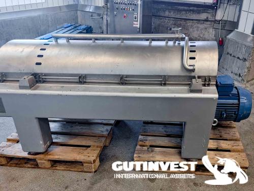 Decanter centrifuge for food industry