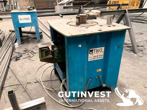 Rebar bending and cutting machine
