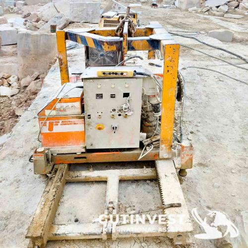 Marble and stone cutting machine