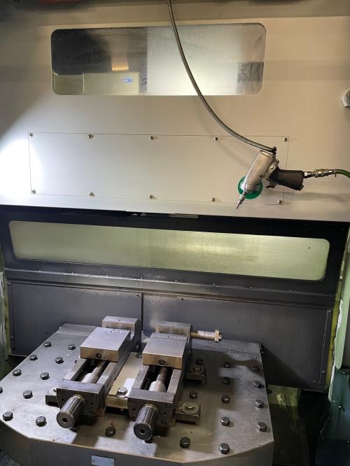  CNC Vertical Machining Center