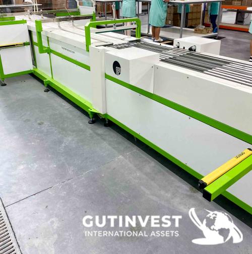 Máquina automática de doblado y embalaje de prendas