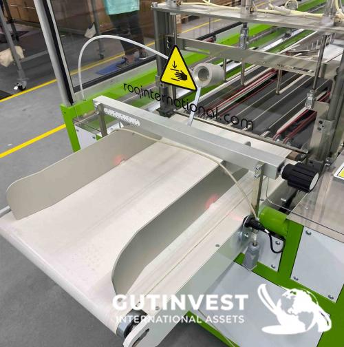 Máquina automática de doblado y embalaje de prendas
