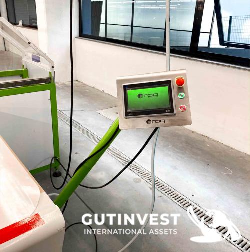 Máquina automática de doblado y embalaje de prendas