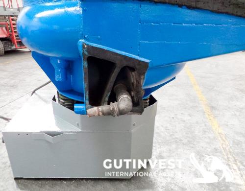 Vibrator for cleaning and polishing metal parts