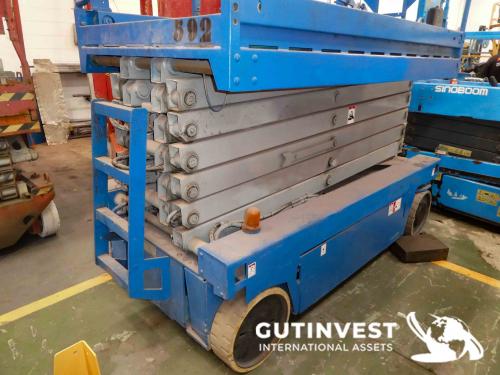 Electric scissor lift - 14 meters