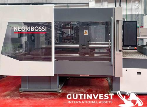 Plastic Injection molding Machine - 330Tn