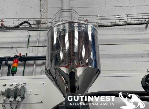 Plastic Injection molding Machine - 330Tn