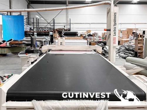 Automatic textile cutting machine
