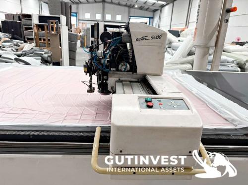 Automatic textile cutting machine