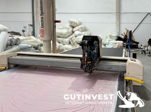 Automatic textile cutting machine
