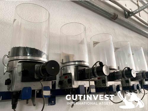 Instalación para alimentación de material a inyectoras de p