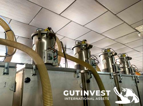 Instalación para alimentación de material a inyectoras de p