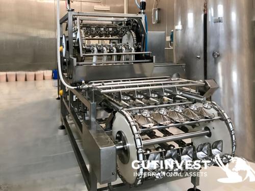 Máquina cascadora de huevos automática