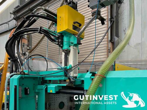 Plastic Injection Molding Machine - 110 Tn
