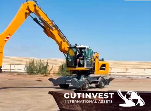Recycling material handling machine with grab