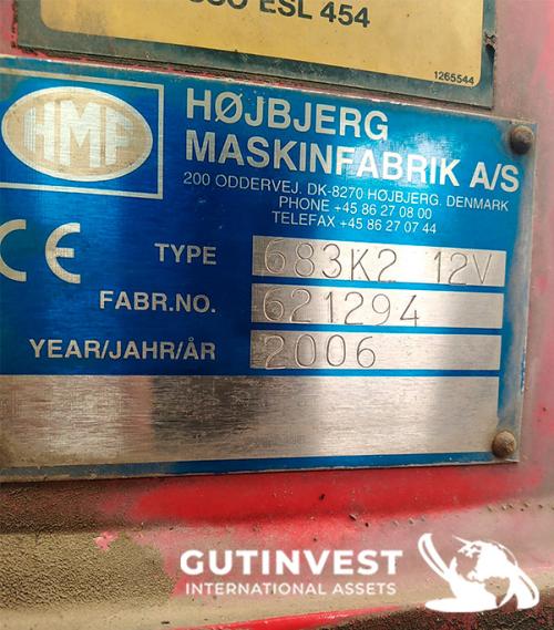 Camión caja basculante con grúa