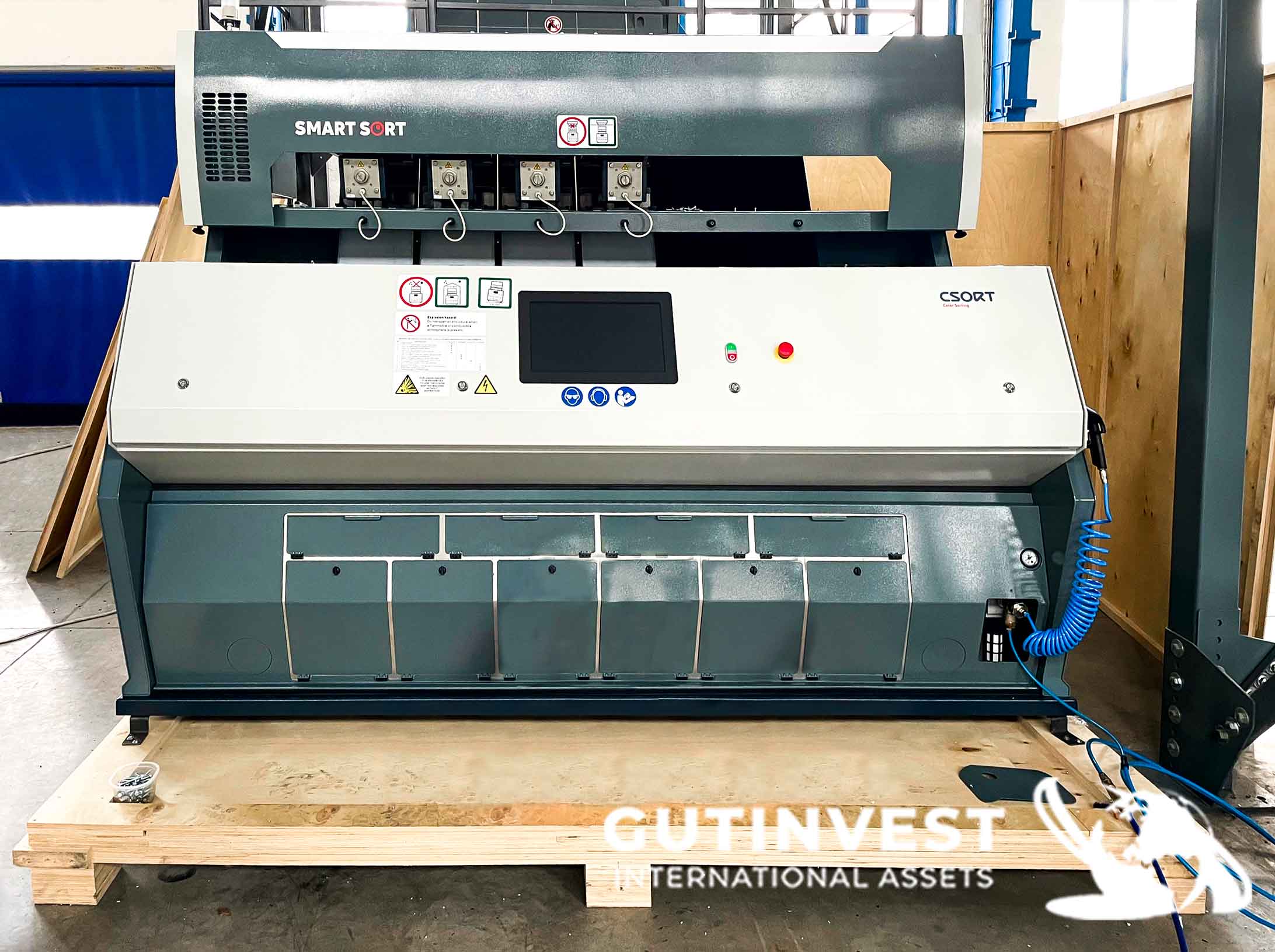 Optical color sorter for clean foods grains and seeds