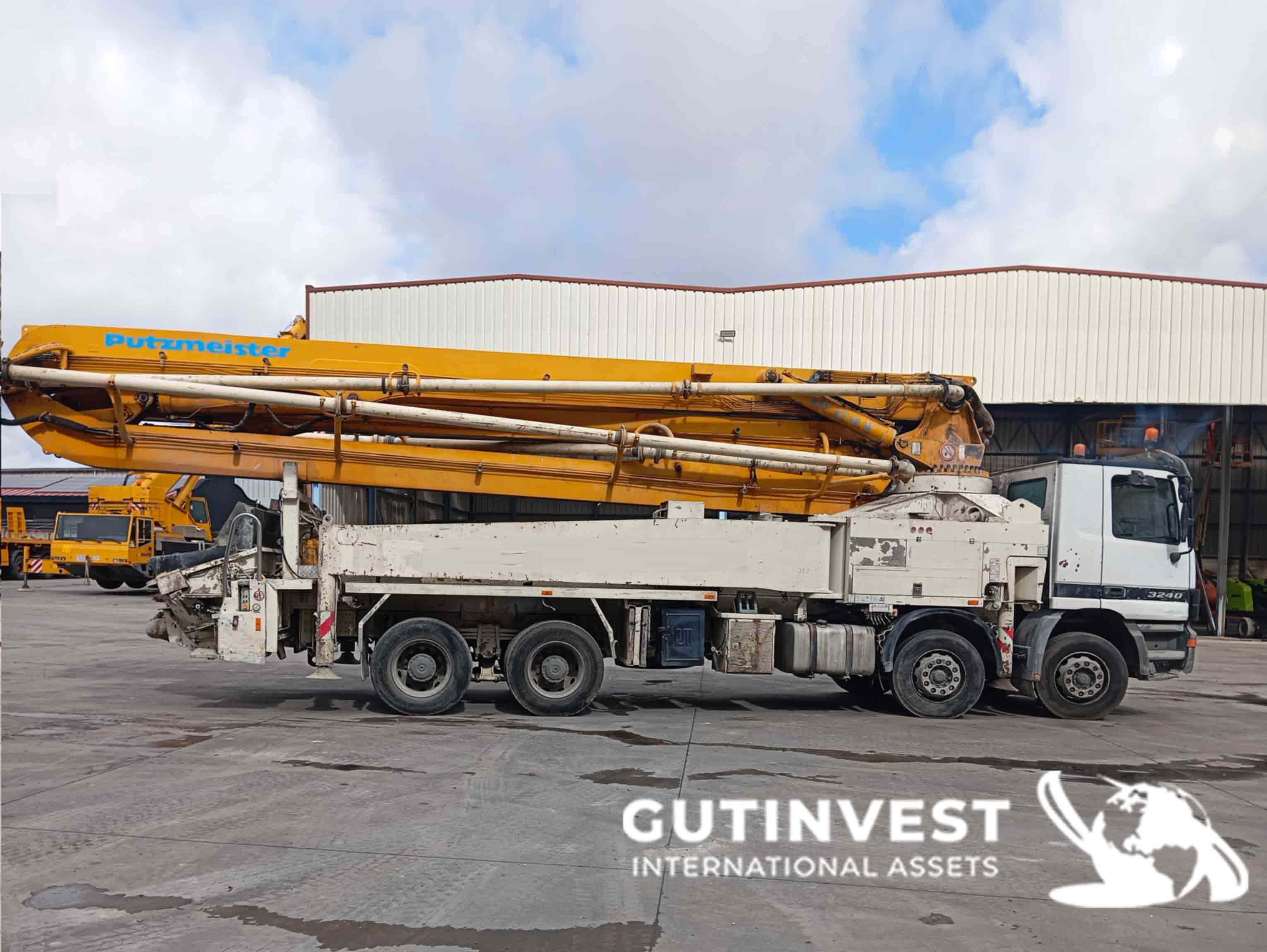 Camión con autobomba de hormigón