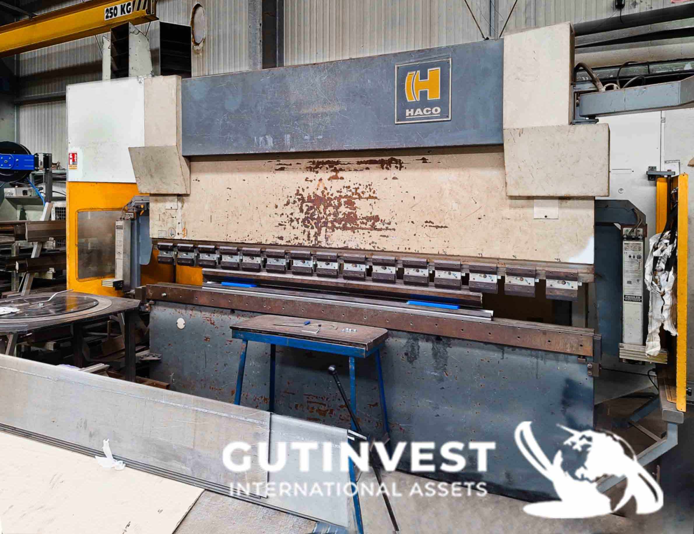 Plegadora hidráulica CNC para metal - 150Tn 