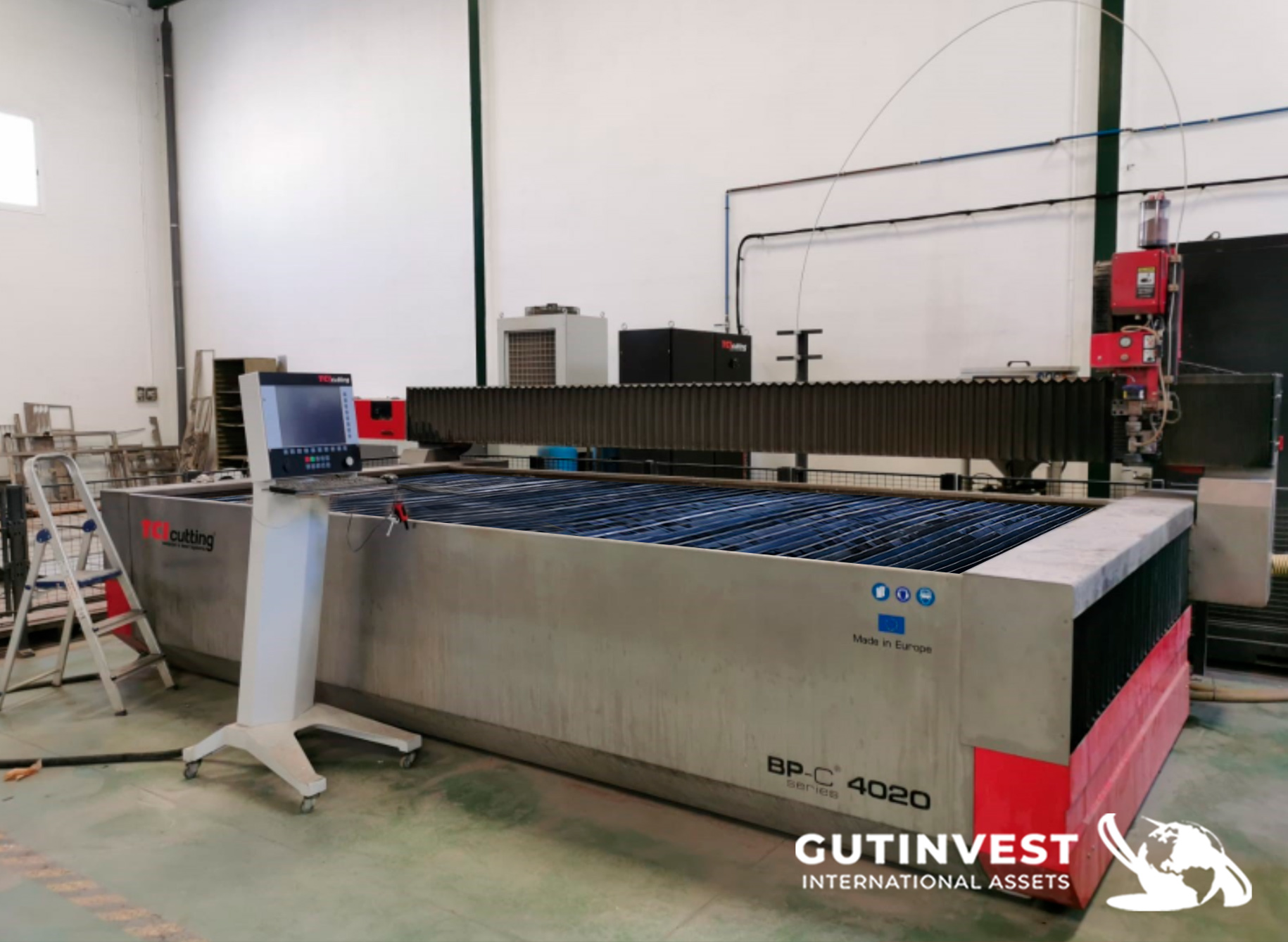 Waterjet cutting machine