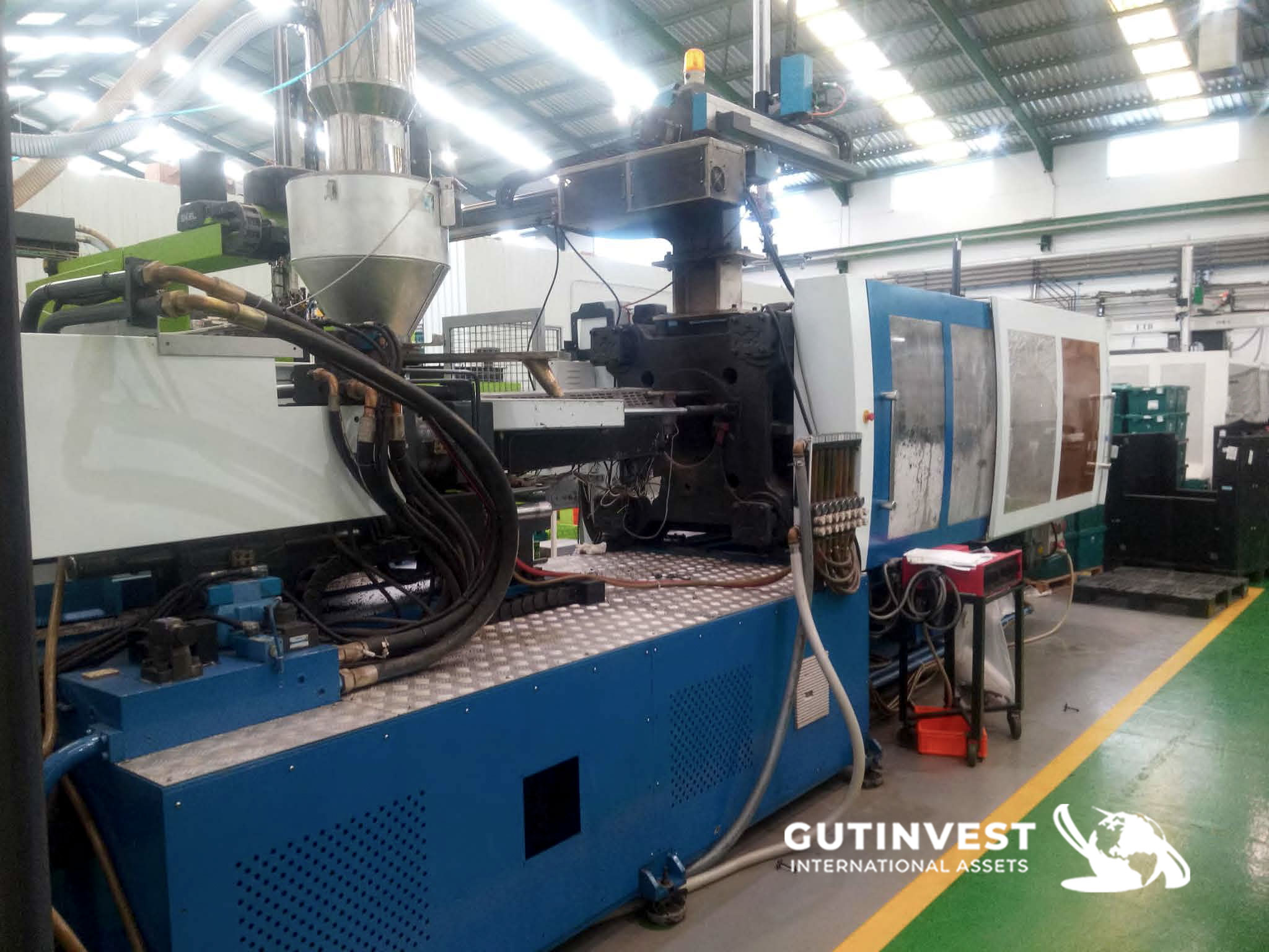 380Tn plastic injection molding machine + robot