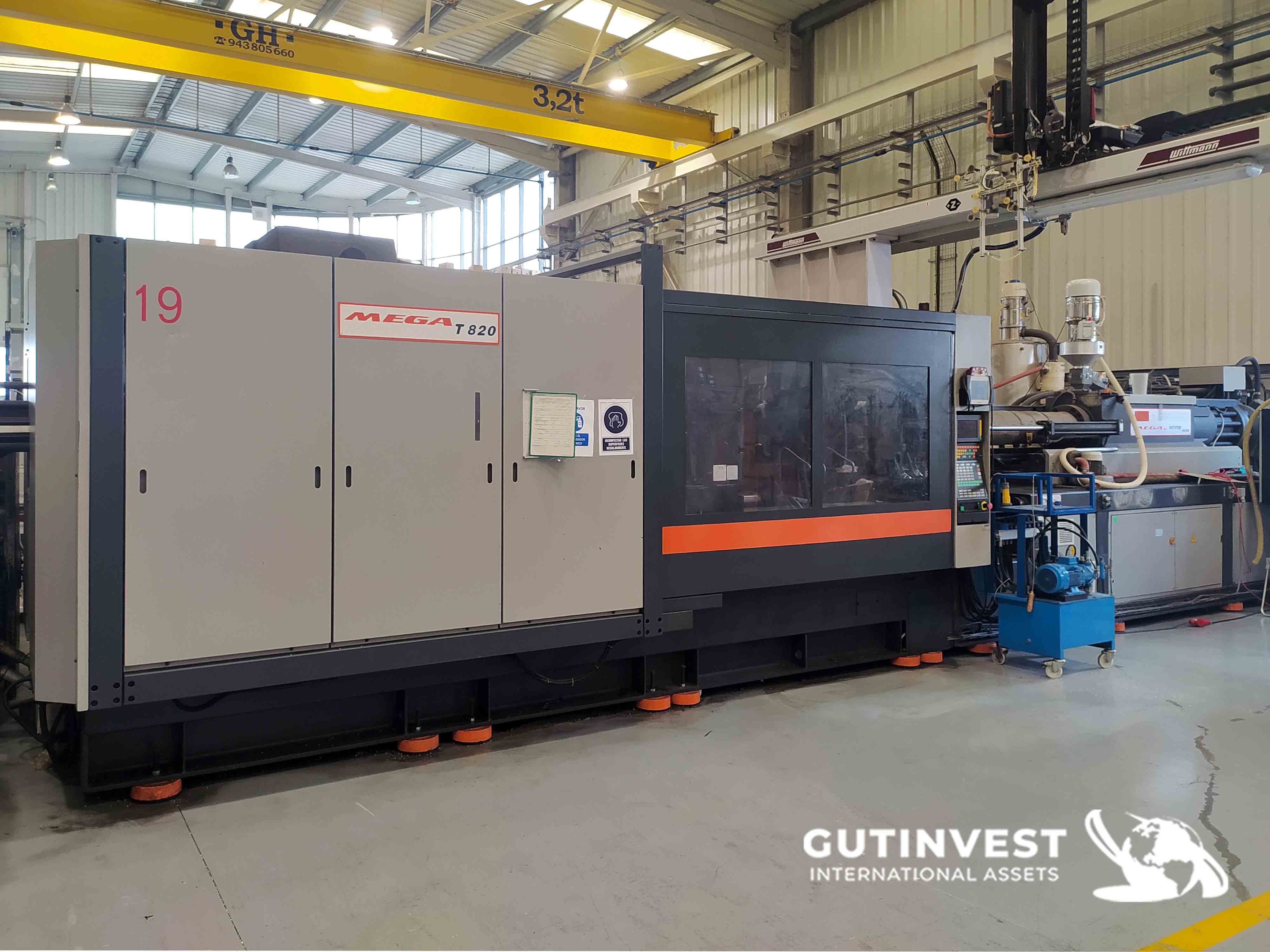 Plastic injection molding machine - 800Tn