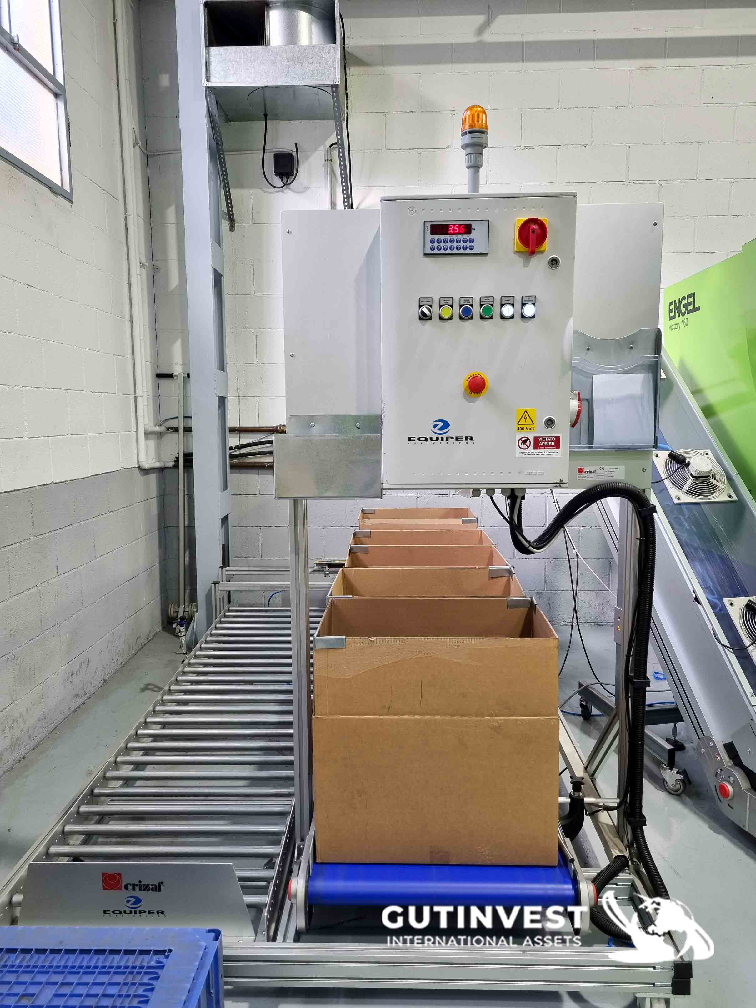  Conveyor belt for boxes with diverter and scale 