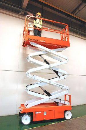 Electric scissors lift of 10 meters