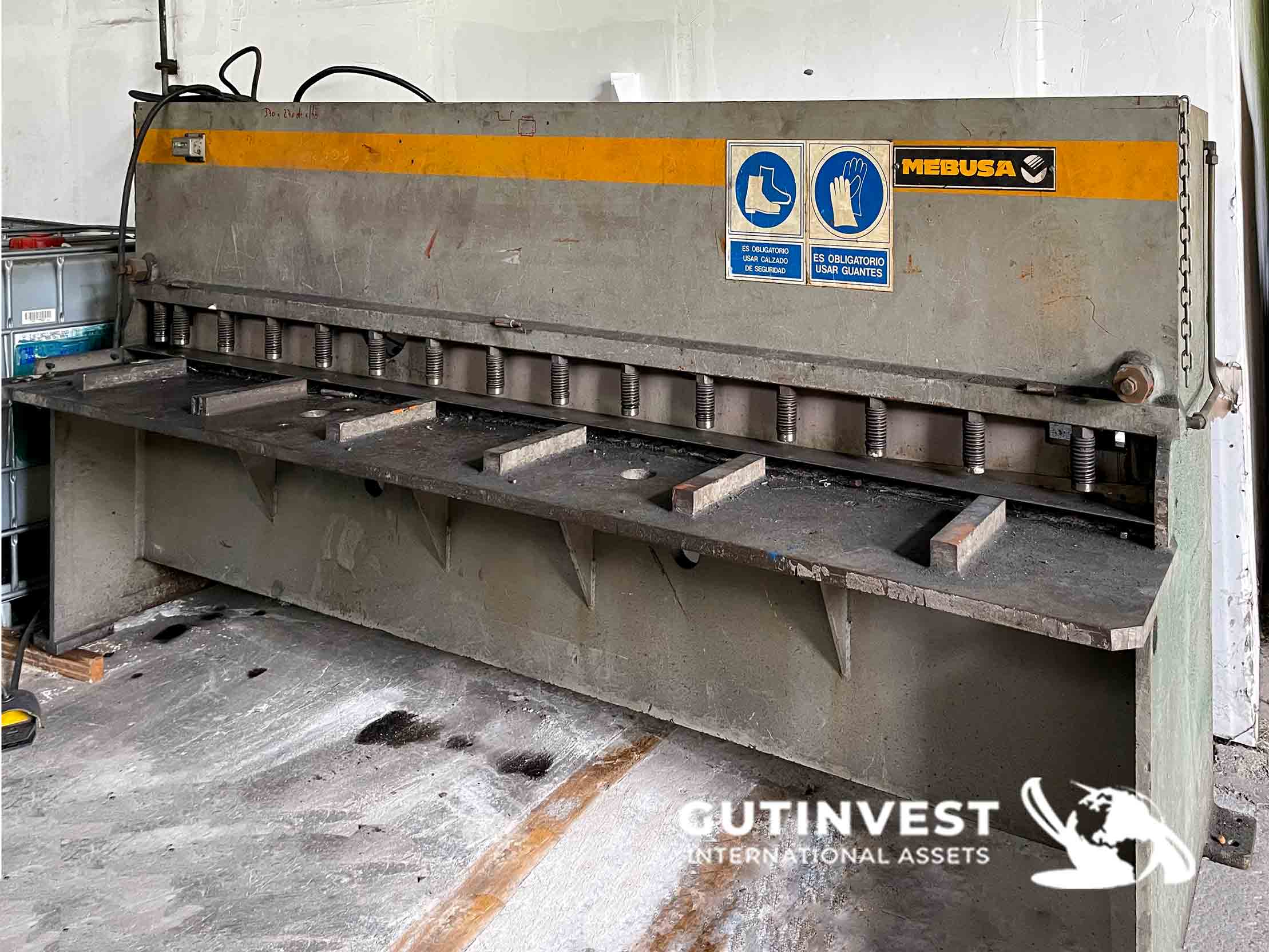 Metal shear