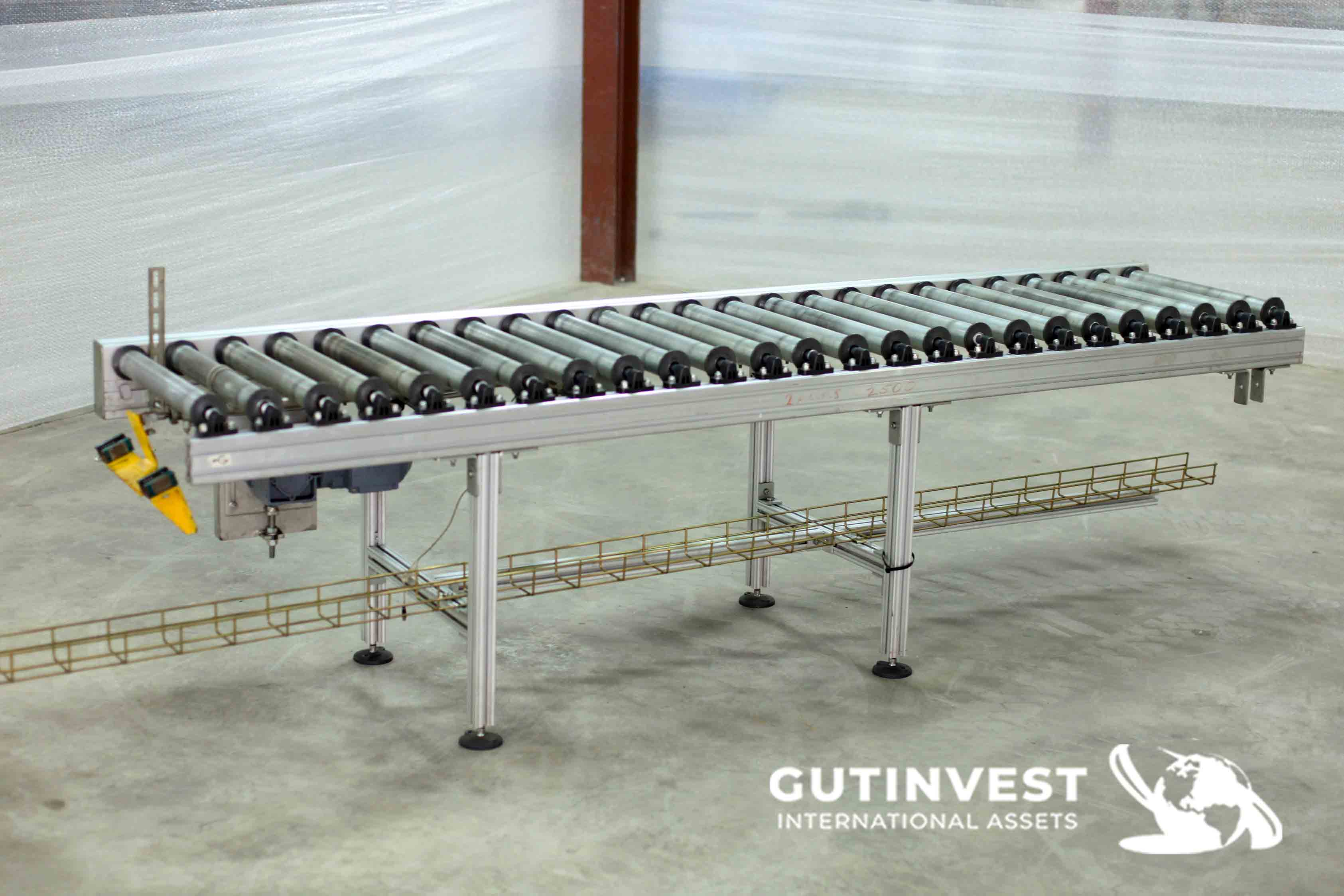 Motorized roller table (2500 x 460 mm)
