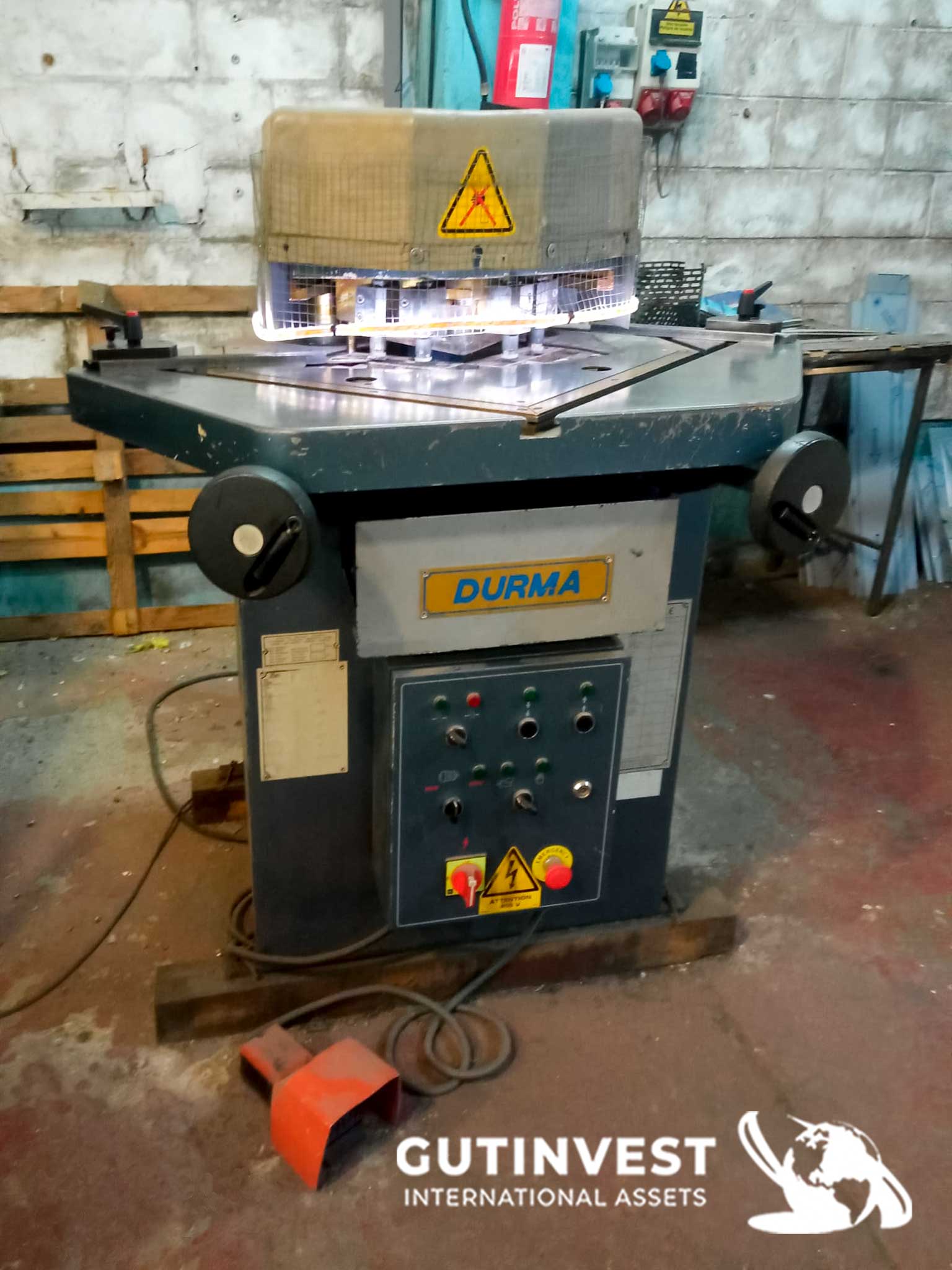 Notching machine