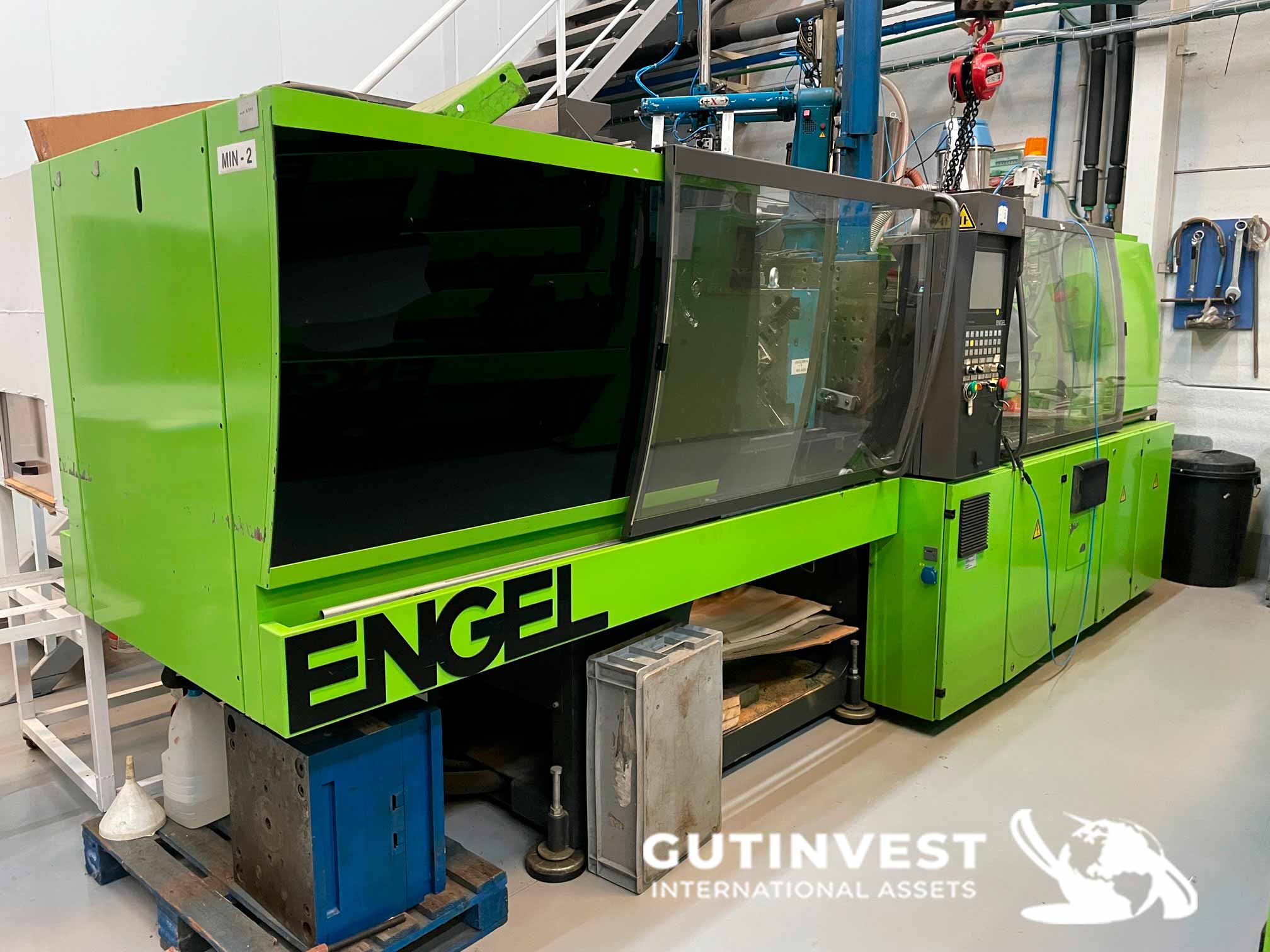 Plastic injection molding machine - 120Tn