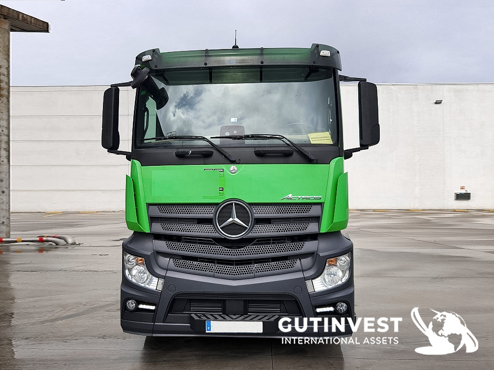 Truck - tractor unit