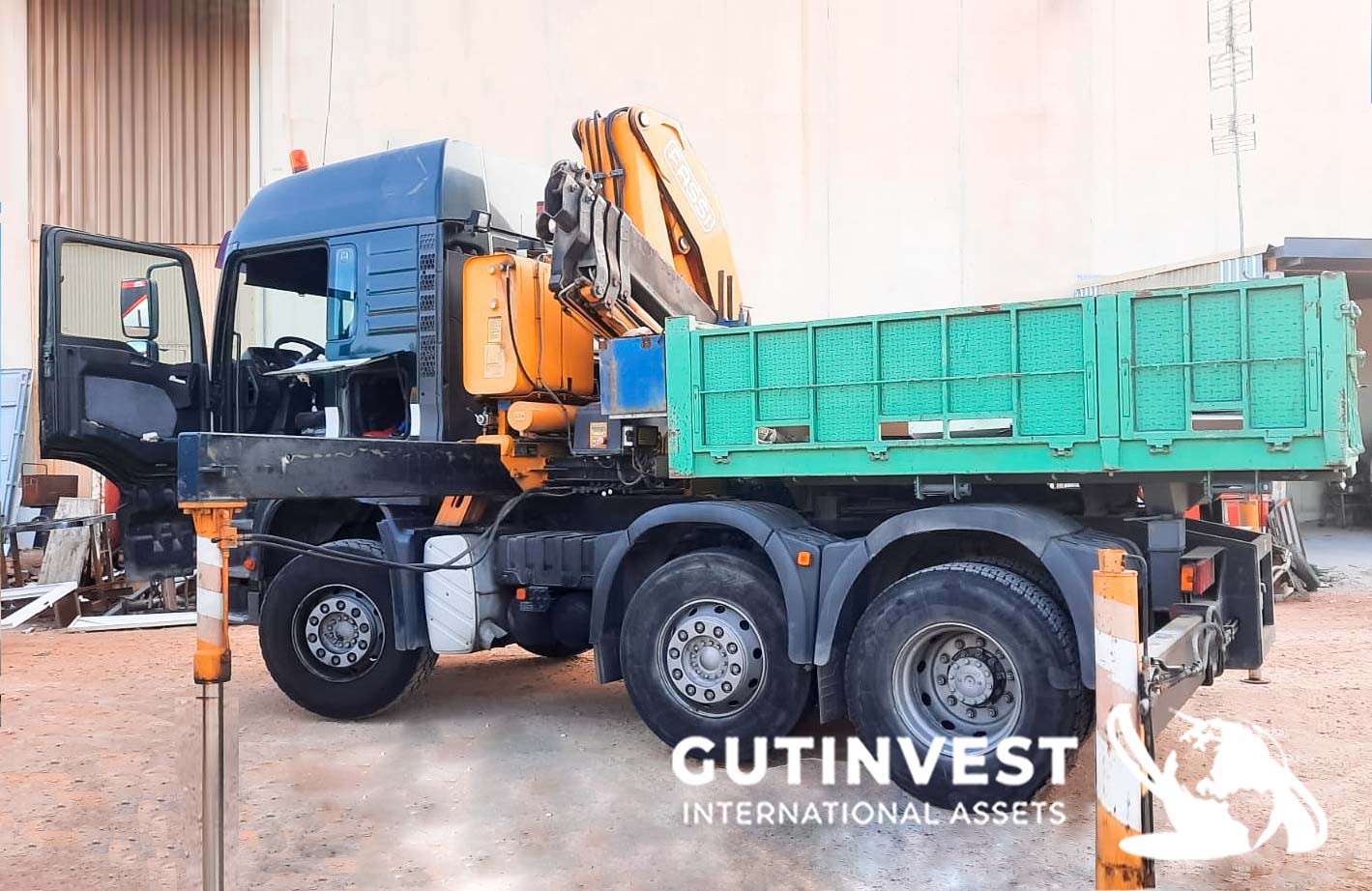 Truck with crane