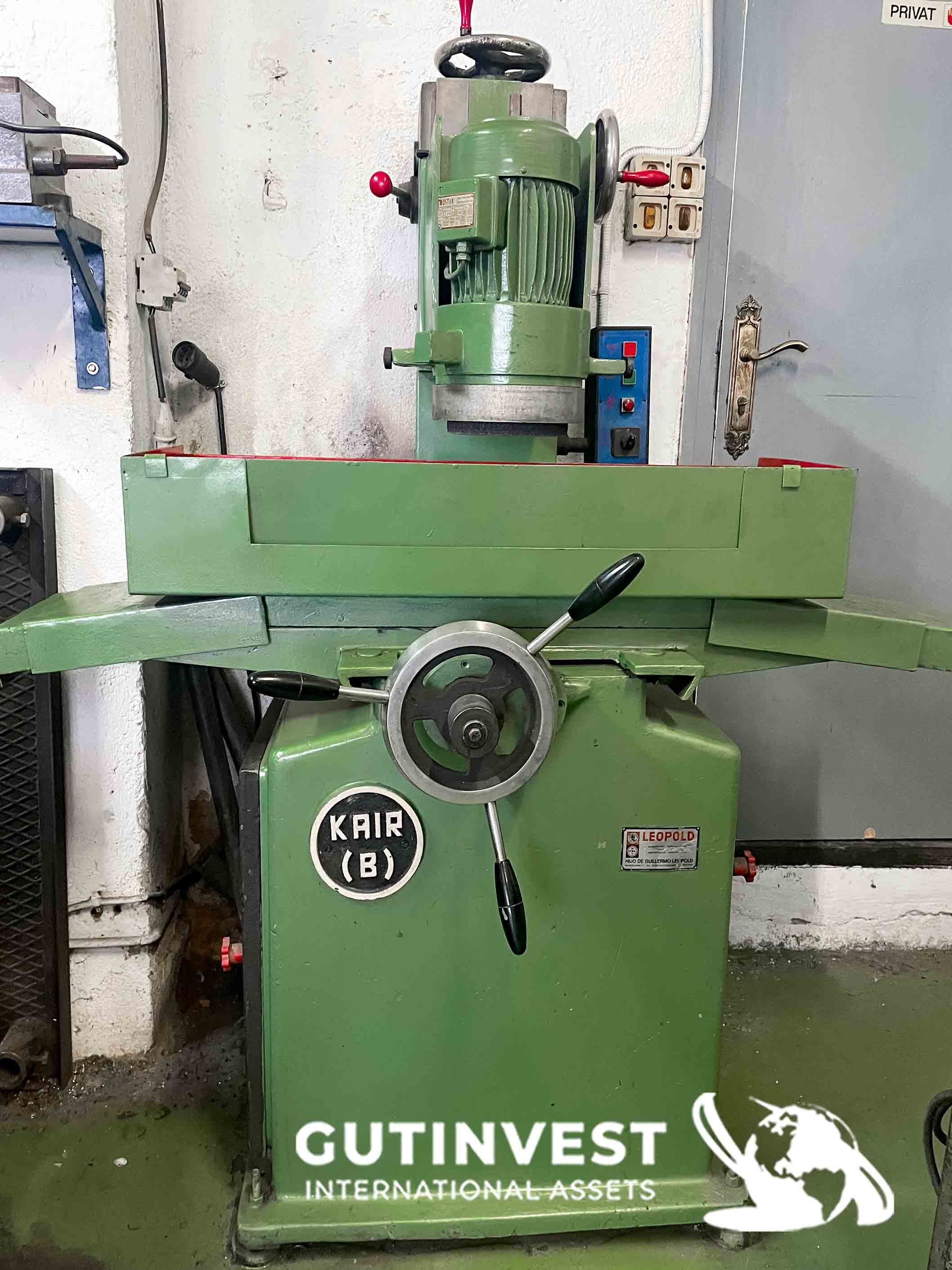 Metal grinding machine