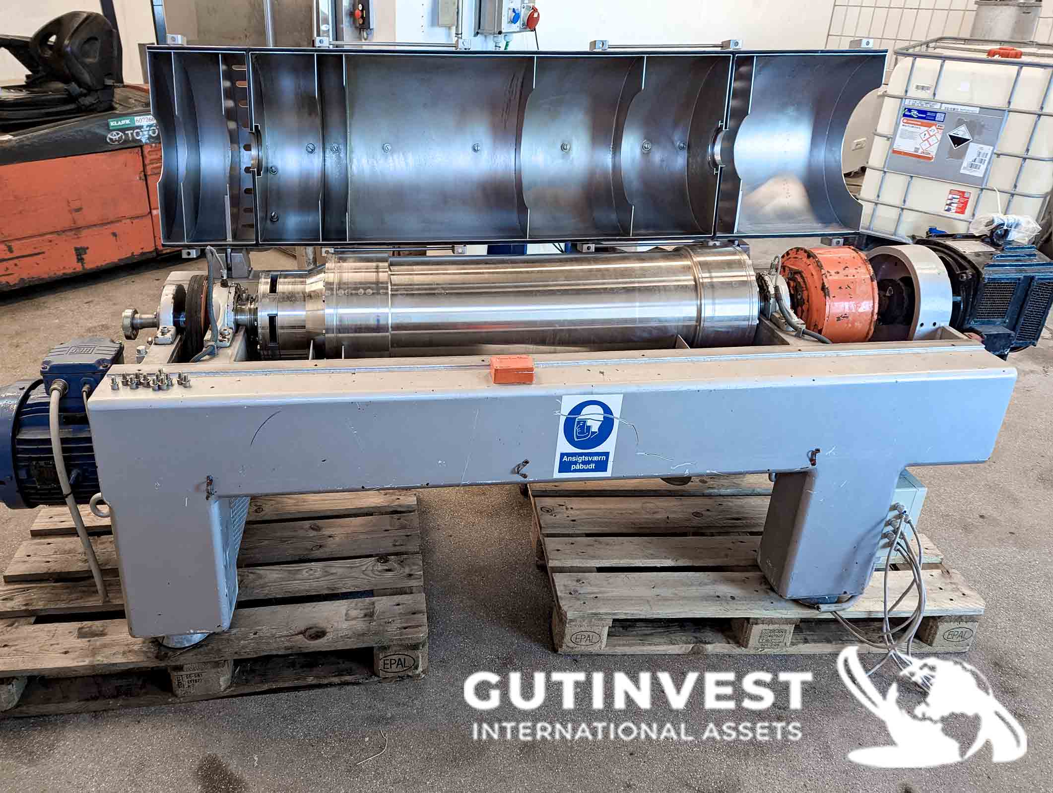 Decanter centrifuge for food industry